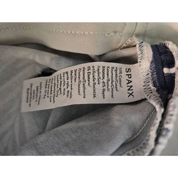 Spanx On The Go leaf print blue and white shorts. Size XL. - Picture 6 of 6